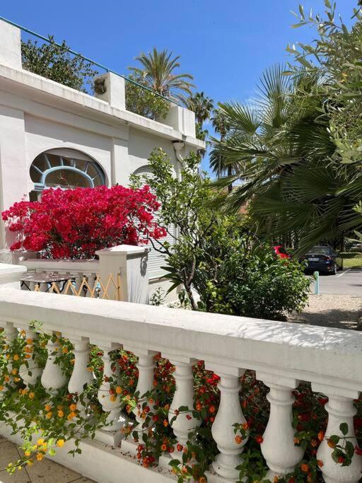 Beautiful Garden Apartment Steps From The Beach Mentone Esterno foto