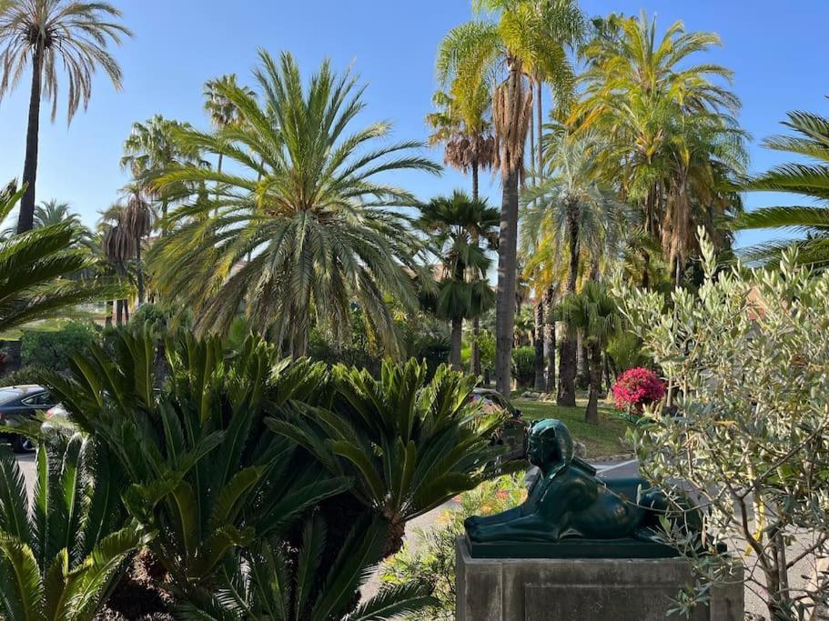 Beautiful Garden Apartment Steps From The Beach Mentone Esterno foto