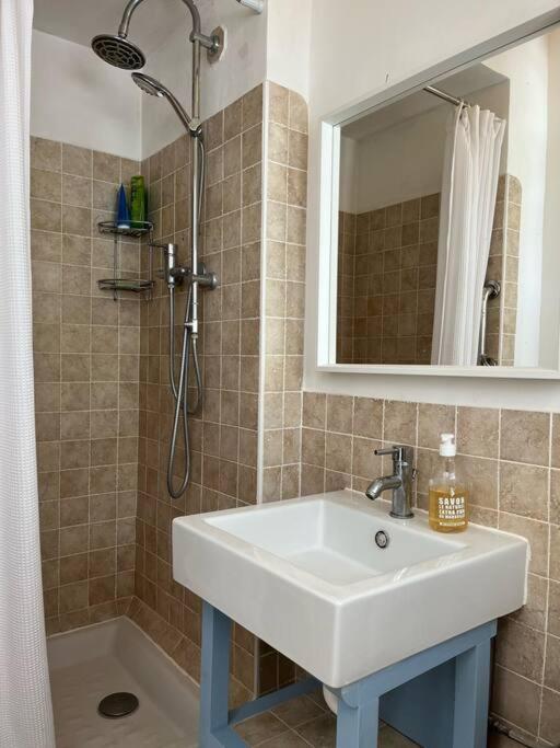 Beautiful Garden Apartment Steps From The Beach Mentone Esterno foto