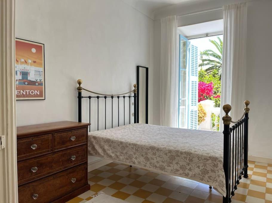 Beautiful Garden Apartment Steps From The Beach Mentone Esterno foto